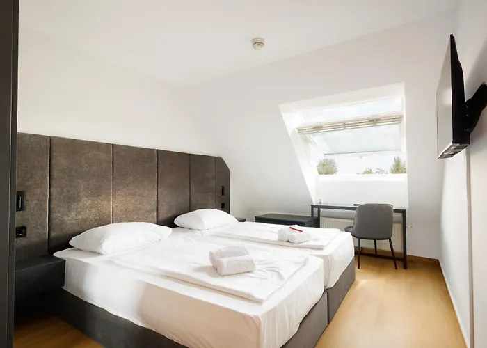 Lenas Donau Hotel Vienna